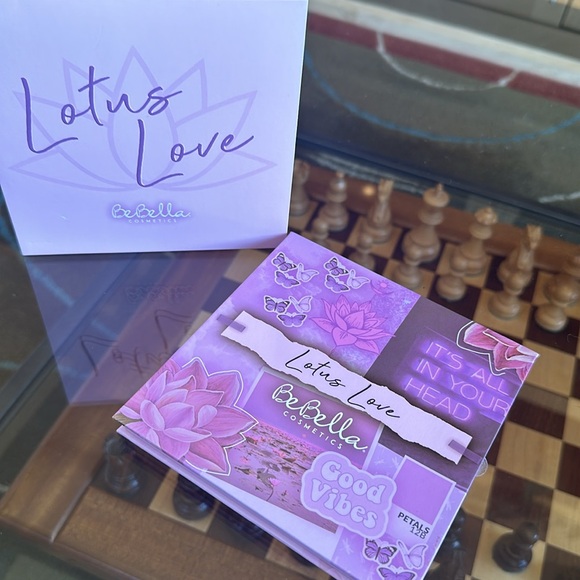 LOTUS LOVE BEBELLA COSMETICS 16 EYESHADOW COLORS AND A MIRROR PALLET - Picture 2 of 6